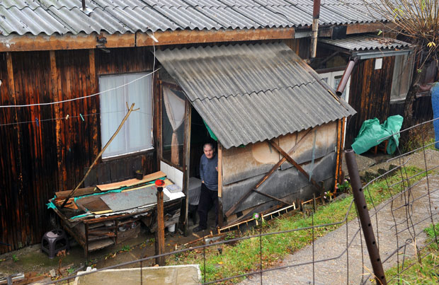 Ресник: Под свећом мењају пелене